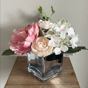 Elegant Floral Arrangement in Silver Glass Vase